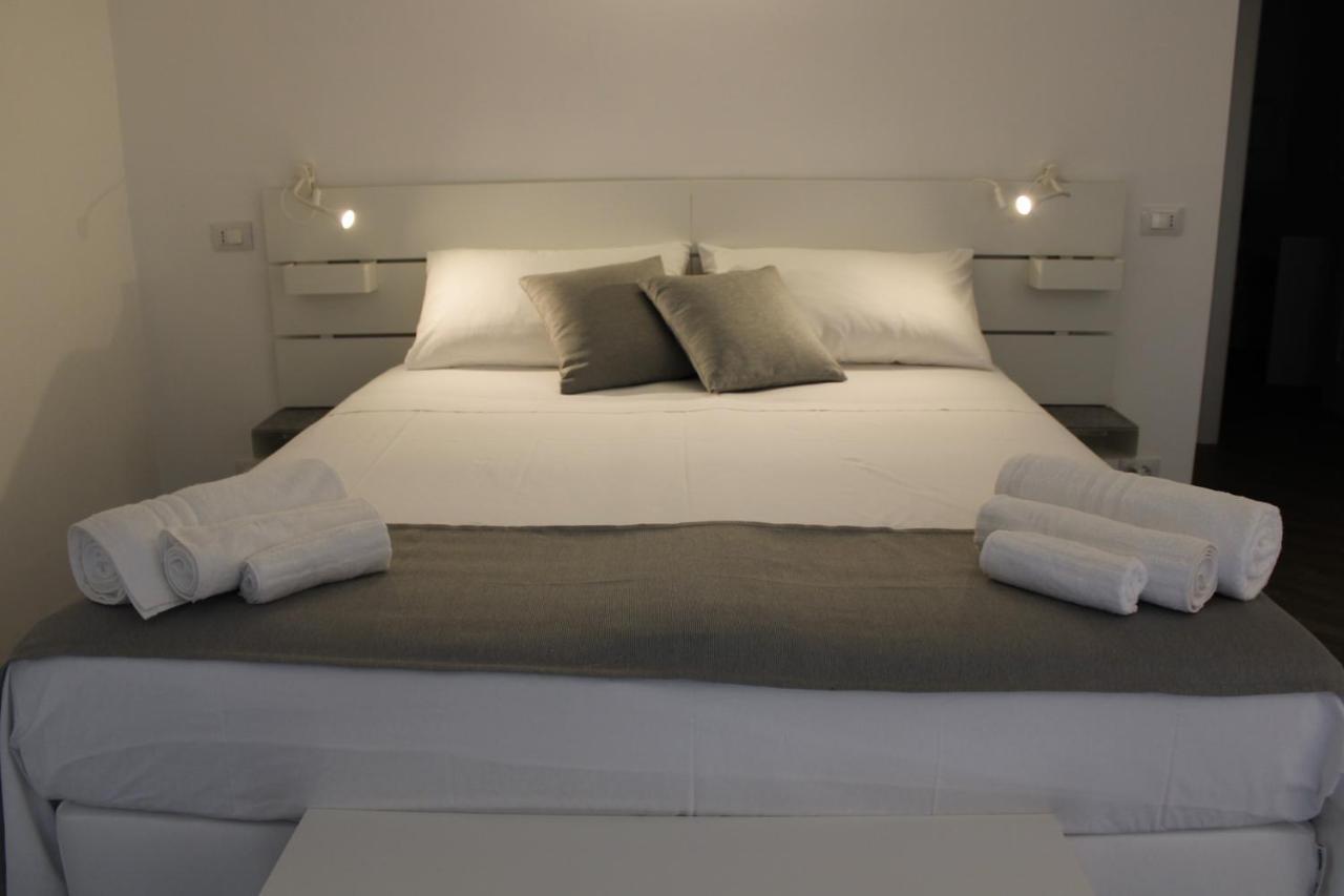Palazzo Caltagirone Suite ปาแลร์โม ภายนอก รูปภาพ